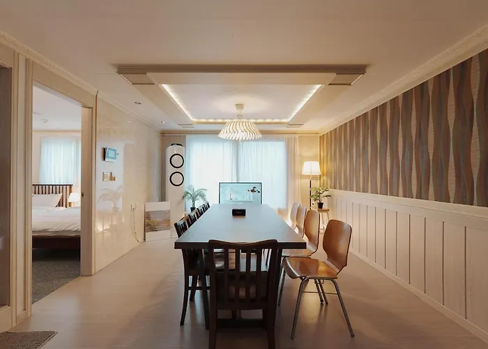 Big Group 3br 2bt 20m To Gangnam & Hongdae Direct Seoul