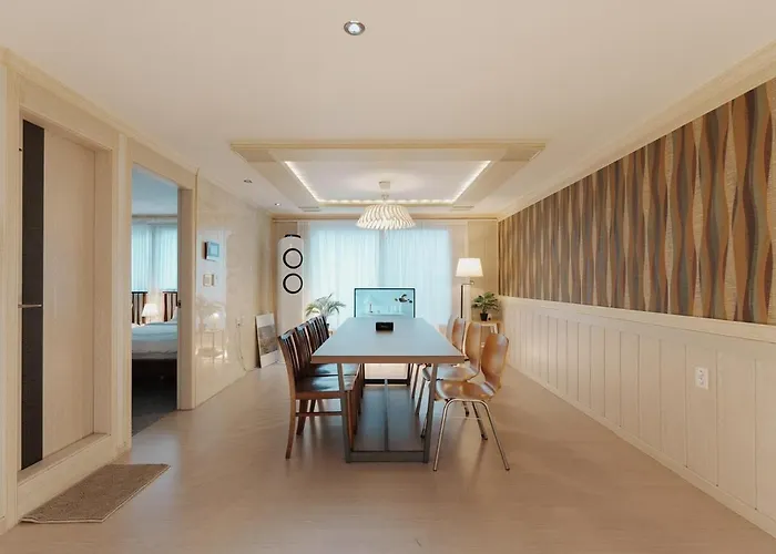 Big Group 3br 2bt 20m To Gangnam & Hongdae Direct Apartment