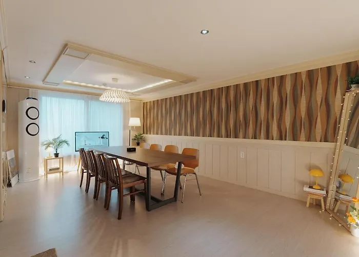 Big Group 3br 2bt 20m To Gangnam & Hongdae Direct Apartment