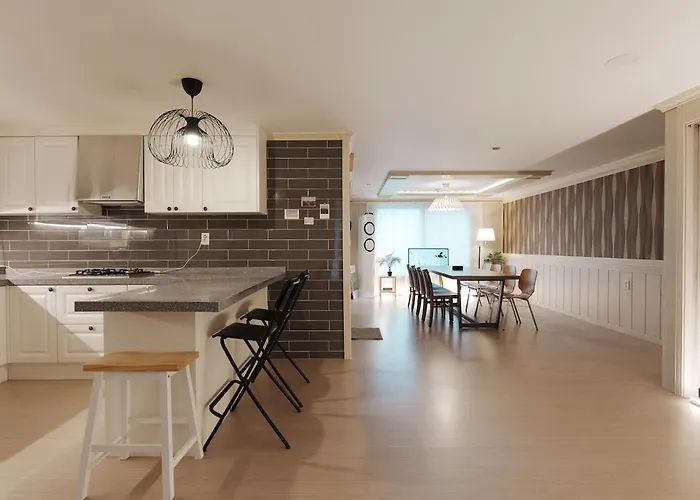 Big Group 3br 2bt 20m To Gangnam & Hongdae Direct Apartment Seoul