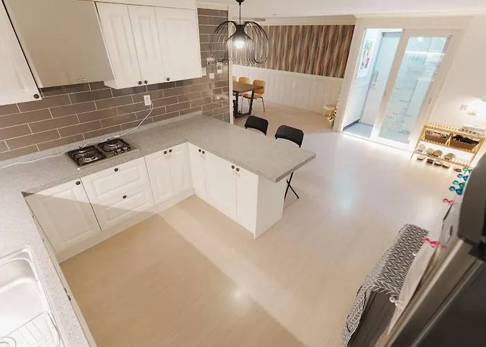 Big Group 3br 2bt 20m To Gangnam & Hongdae Direct *