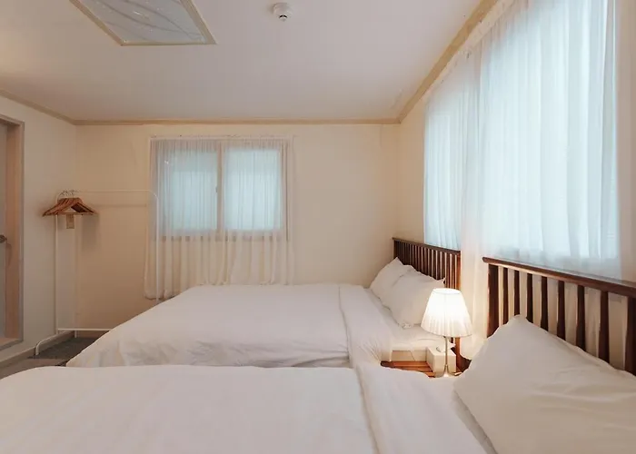 Big Group 3br 2bt 20m To Gangnam & Hongdae Direct Apartment