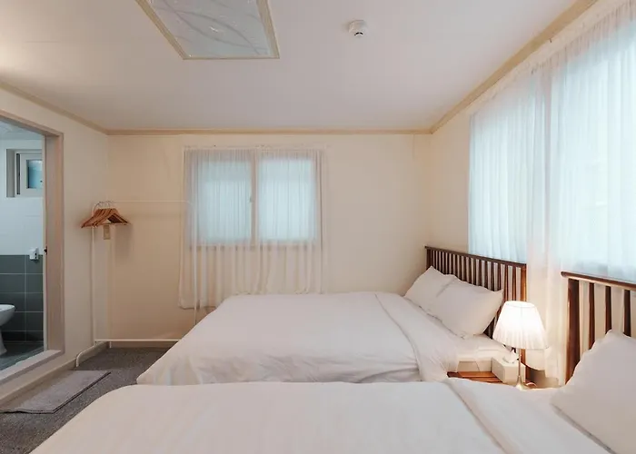 Big Group 3br 2bt 20m To Gangnam & Hongdae Direct * Seoul