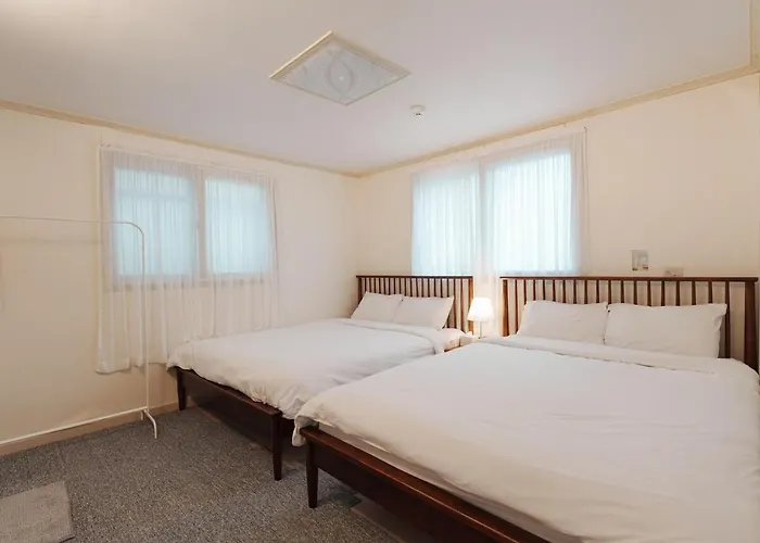 Big Group 3br 2bt 20m To Gangnam & Hongdae Direct * Seoul