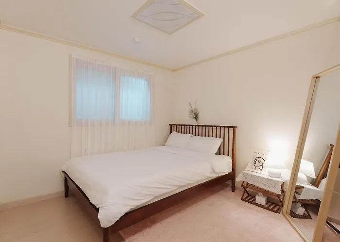 Big Group 3br 2bt 20m To Gangnam & Hongdae Direct * Seoul
