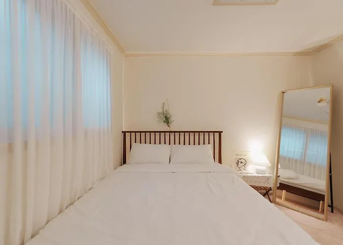 Big Group 3br 2bt 20m To Gangnam & Hongdae Direct