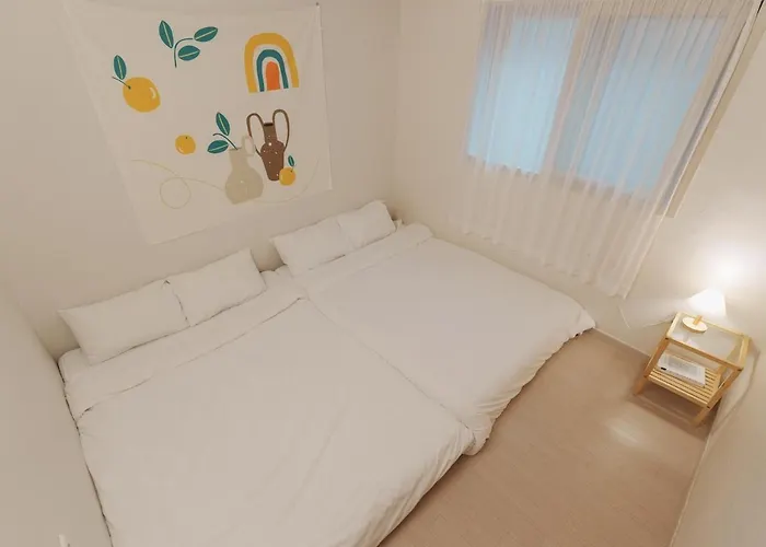 Big Group 3br 2bt 20m To Gangnam & Hongdae Direct * Seoul