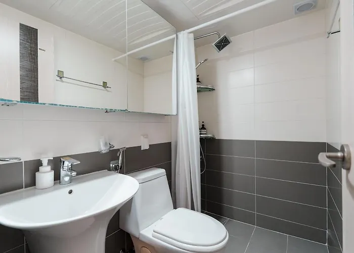 Big Group 3br 2bt 20m To Gangnam & Hongdae Direct * Seoul