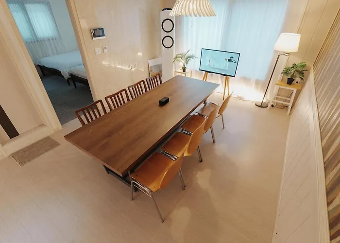 Big Group 3br 2bt 20m To Gangnam & Hongdae Direct Apartment