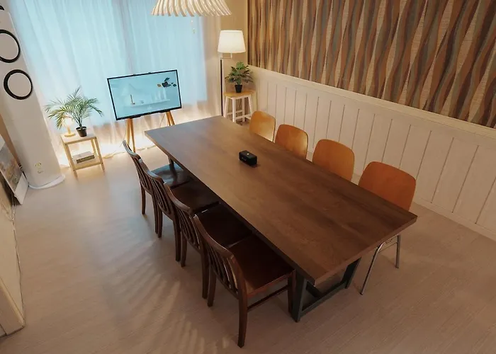 Big Group 3br 2bt 20m To Gangnam & Hongdae Direct * Seoul