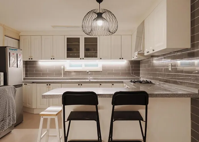 Apartment Big Group 3br 2bt 20m To Gangnam & Hongdae Direct