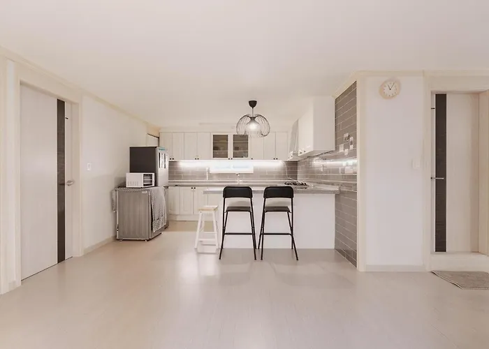 Apartment Big Group 3br 2bt 20m To Gangnam & Hongdae Direct